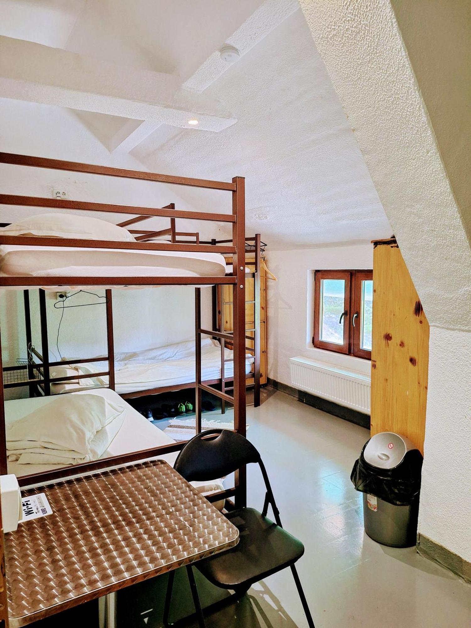 Downtown Hostel Braşov Exteriör bild
