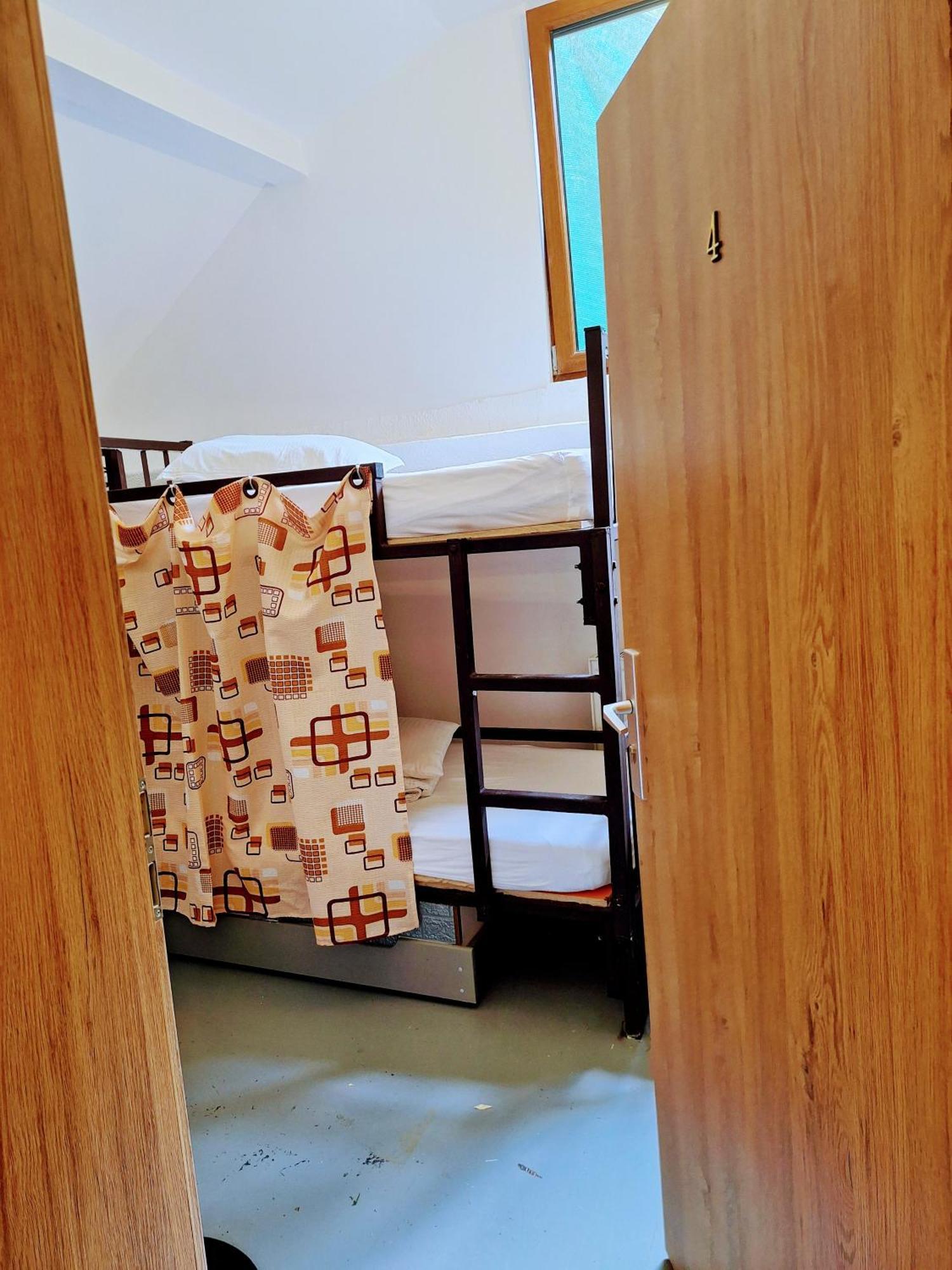 Downtown Hostel Braşov Exteriör bild