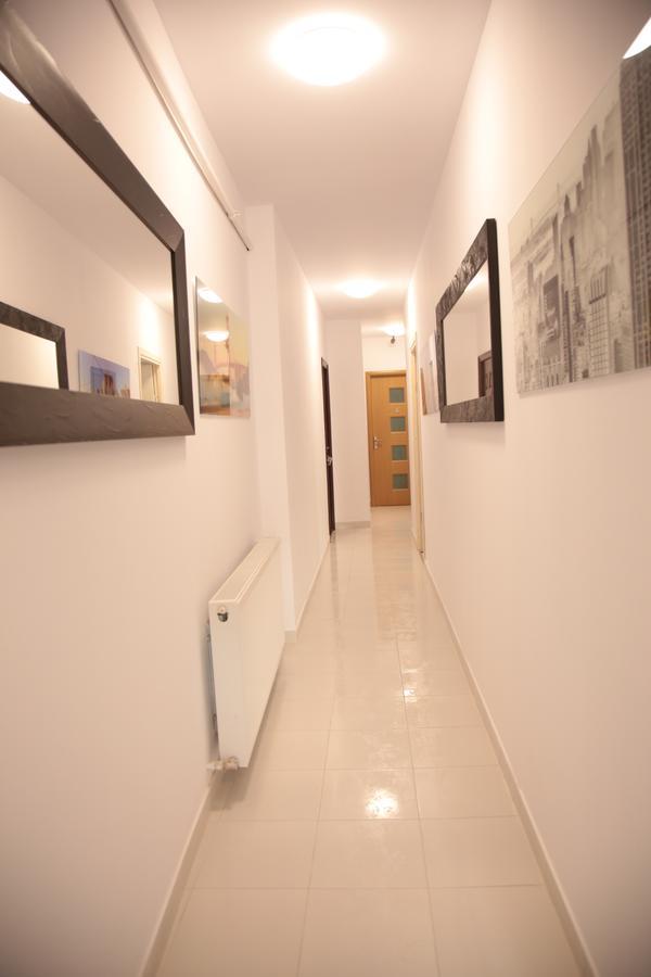 Downtown Hostel Braşov Exteriör bild