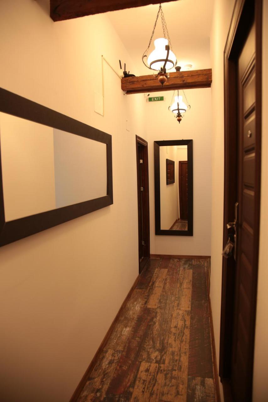 Downtown Hostel Braşov Exteriör bild